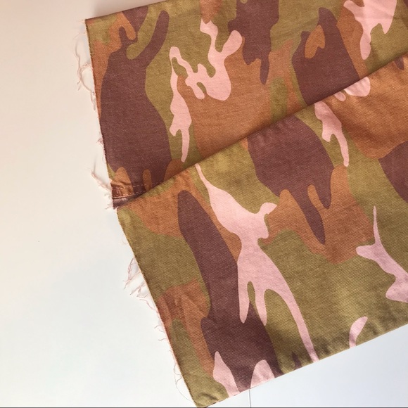 HOLLISTER Ultra High Rise Mom Jeans Pink Camouflage Size 3 - Picture 6 of 8